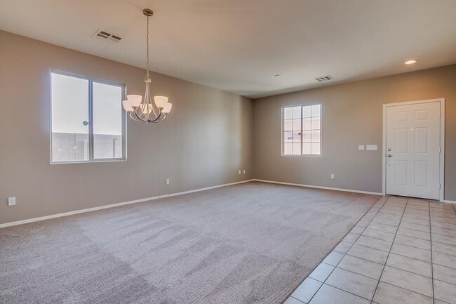 Building Photo - Charming 5 Bed 3 Bath Home in good communi...