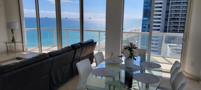 Foto del edificio - 6365 Collins Ave