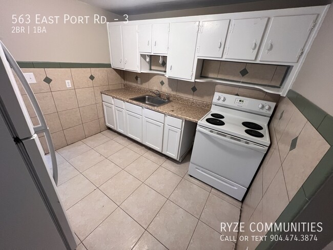Foto del edificio - 563 East Port Rd. #3 - Ground Floor