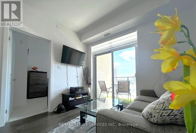 Building Photo - 125 Shoreview Pl