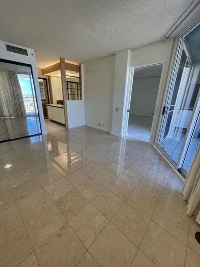 Foto del edificio - Honolulu Park Place - 2 Bedroom, 2 Bathroo...