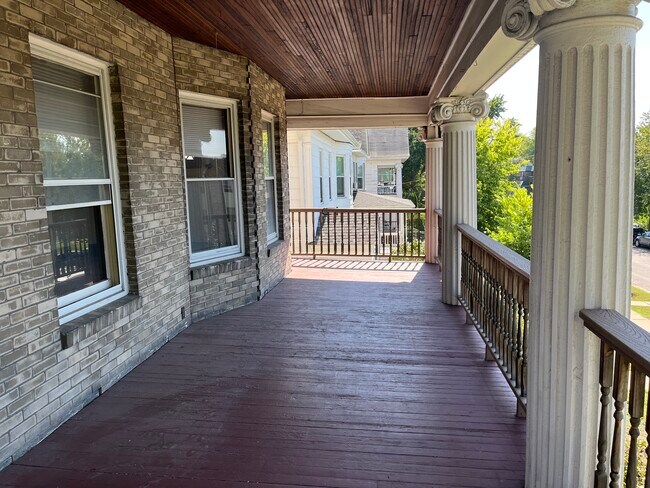 Foto del edificio - 2205 Pleasant Ave S
