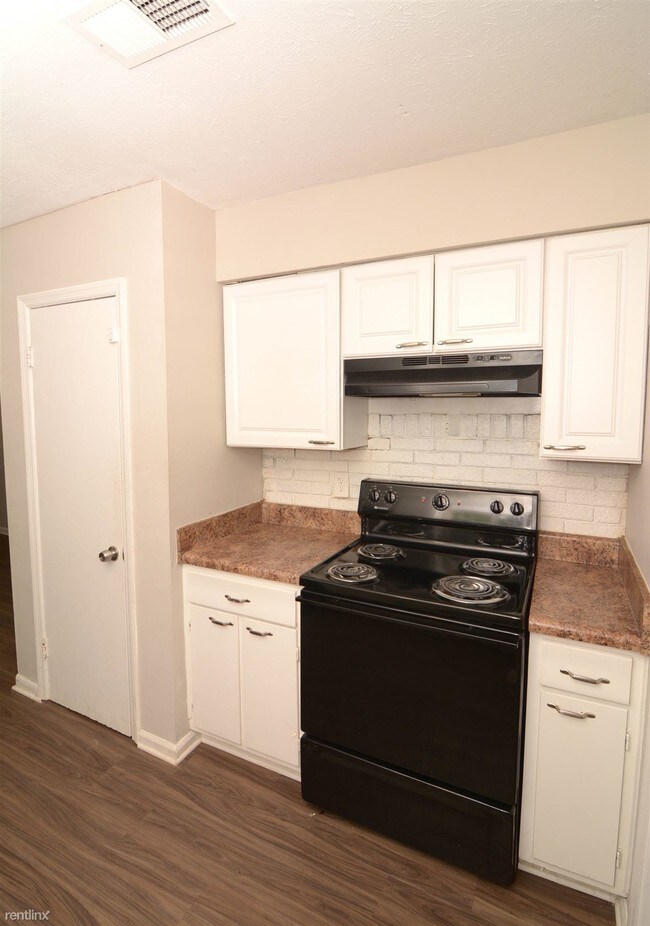 Building Photo - 3 br, 1 bath House - 7691 Hawthorne Dr