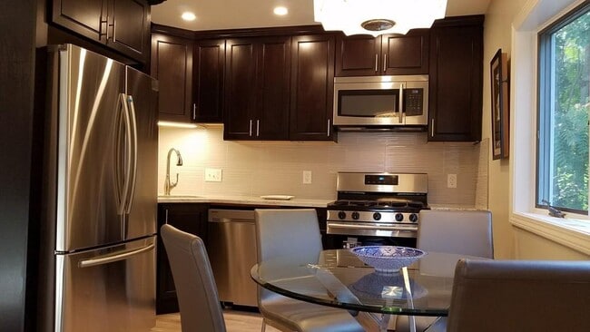 kitchen - 11 Nichols Ave