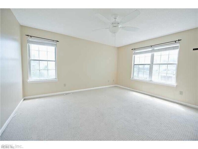 Building Photo - 420 River Forest Rd