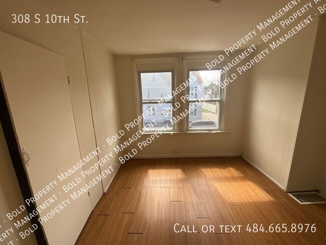 Foto del edificio - 308 S 10th St