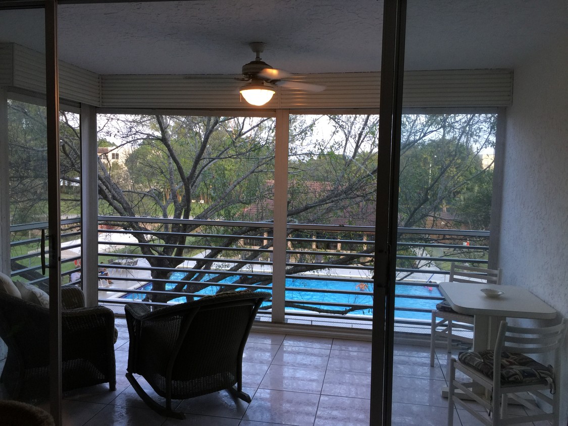 3rd floor overlooking the pool - 1900 Sabal Palm Dr