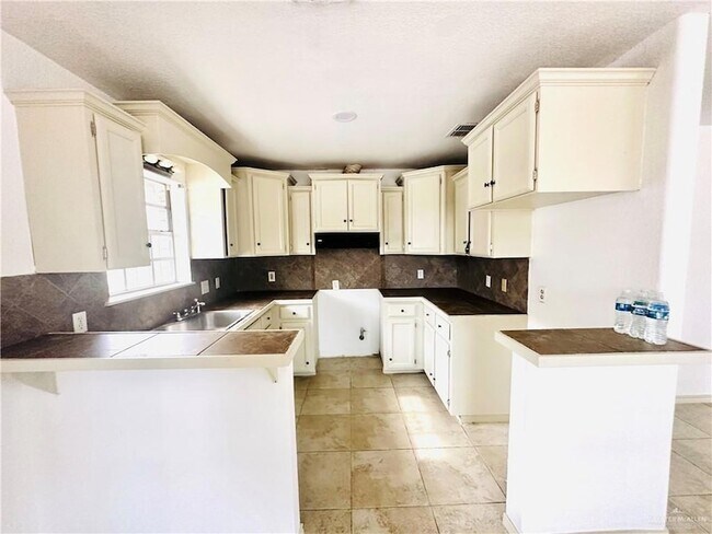 Building Photo - 2804 Gumwood Ave W