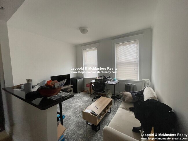 Building Photo - 48 Queensberry St