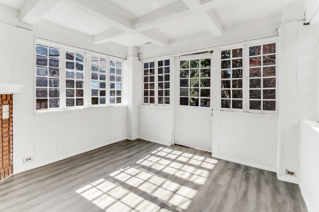 Photo - 1516 Green St Apartment