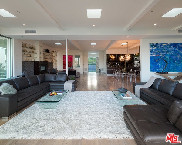 Building Photo - 9353 Nightingale Dr