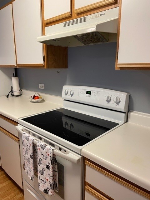 Kitchen - 340 Cunat Blvd