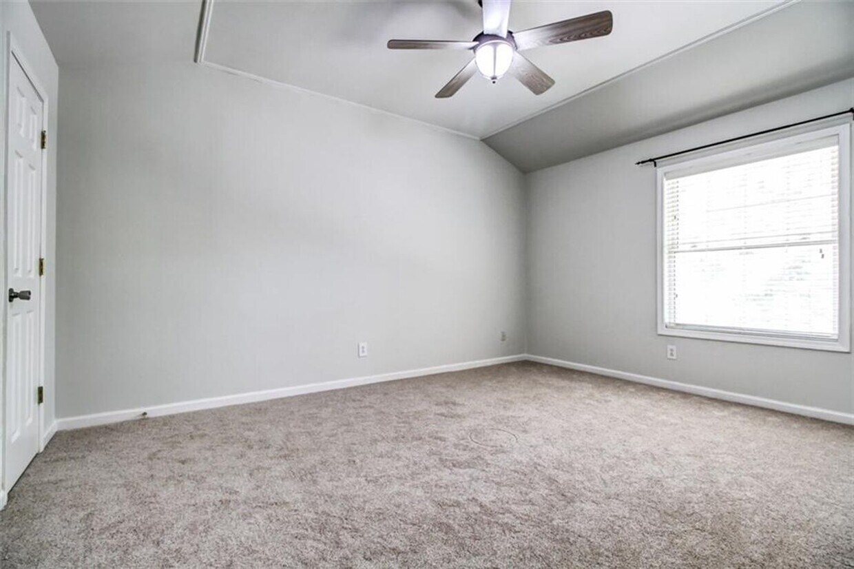 Building Photo - 711 Jordan Ln