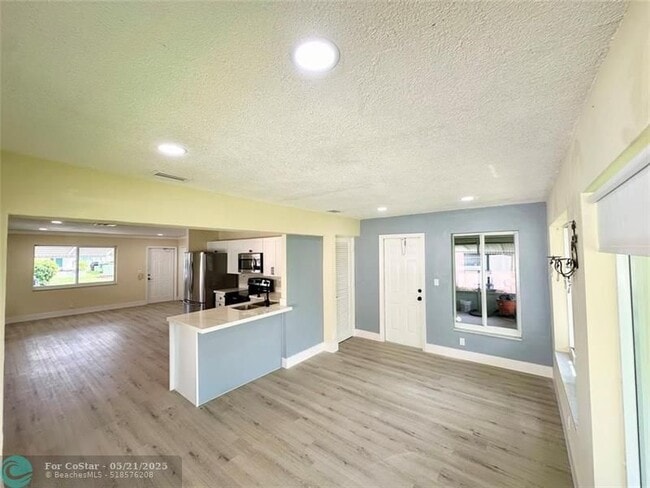 Foto del edificio - 4514 NW 49th Dr