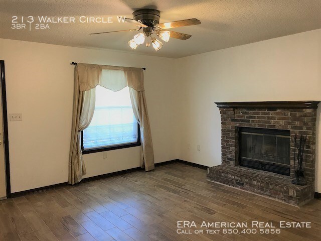 Building Photo - 213 Walker Cir W
