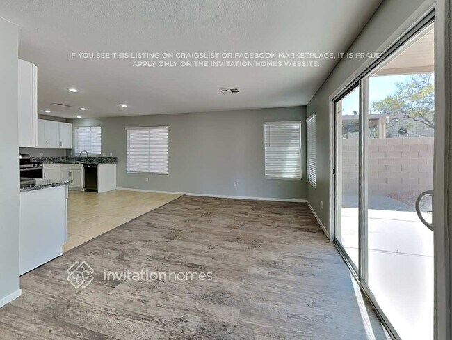Foto del edificio - 7981 N Willow Pines Pl