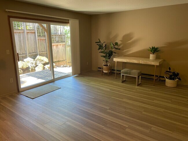 Private yard and deck off Living Room - 1515 SW 18th Ave