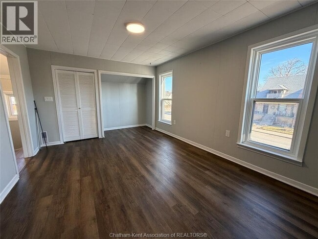 Building Photo - 252 Queen St