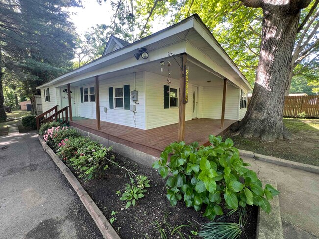 Foto del edificio - 20545 Adkins Rd