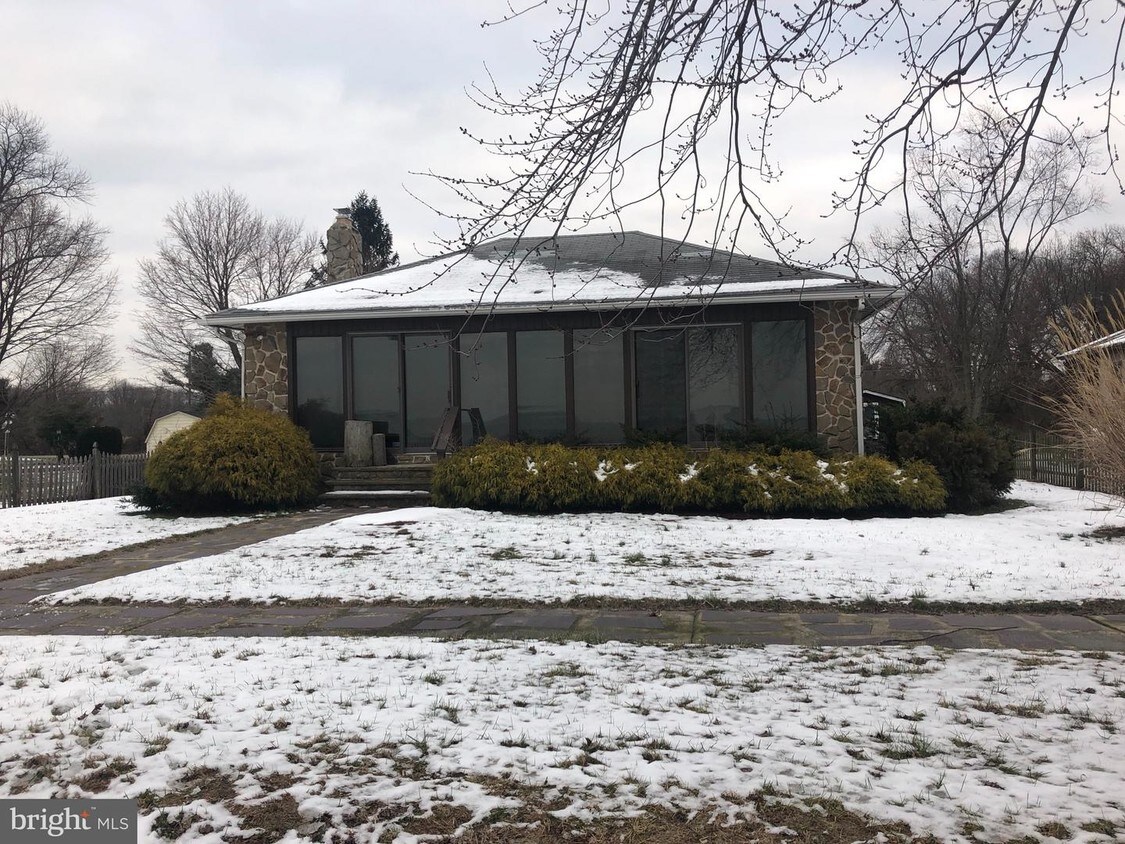 Primary Photo - 127 Locust Ave