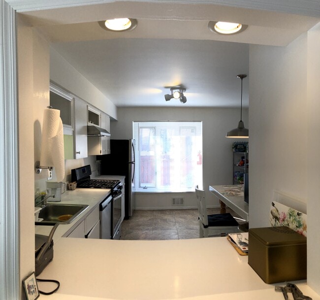 Foto del edificio - 30 Phelps Ave