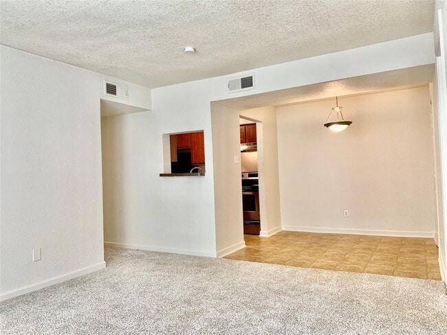 Foto del edificio - 8100 Creekbend Dr