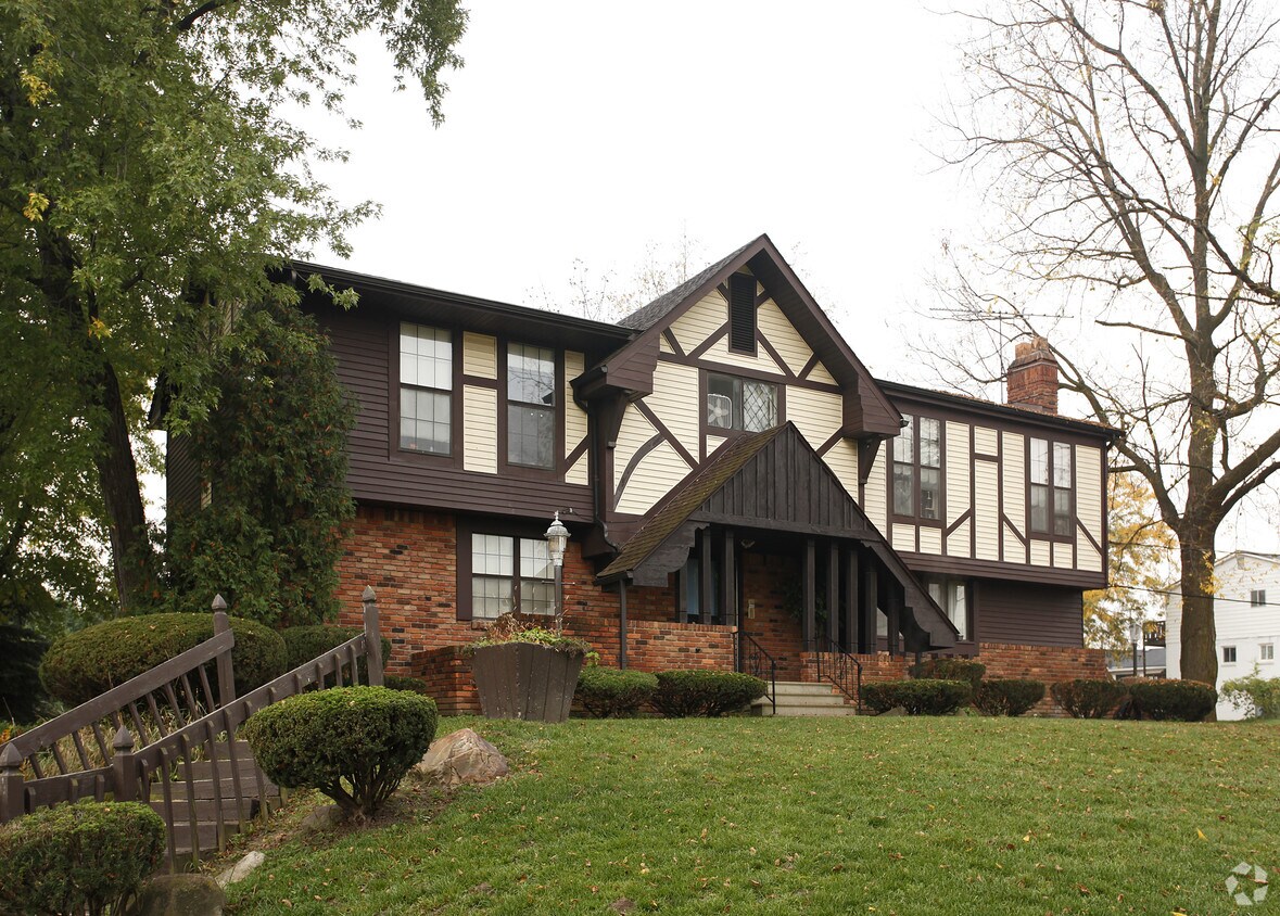 Primary Photo - 61575 11 Mile Rd