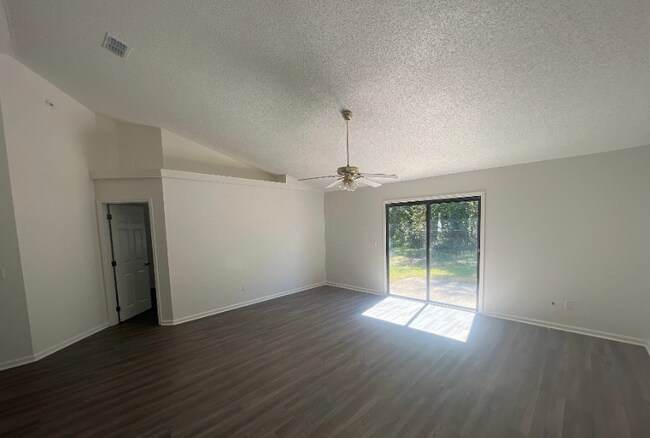 Foto del edificio - 2333 Tigress Ln