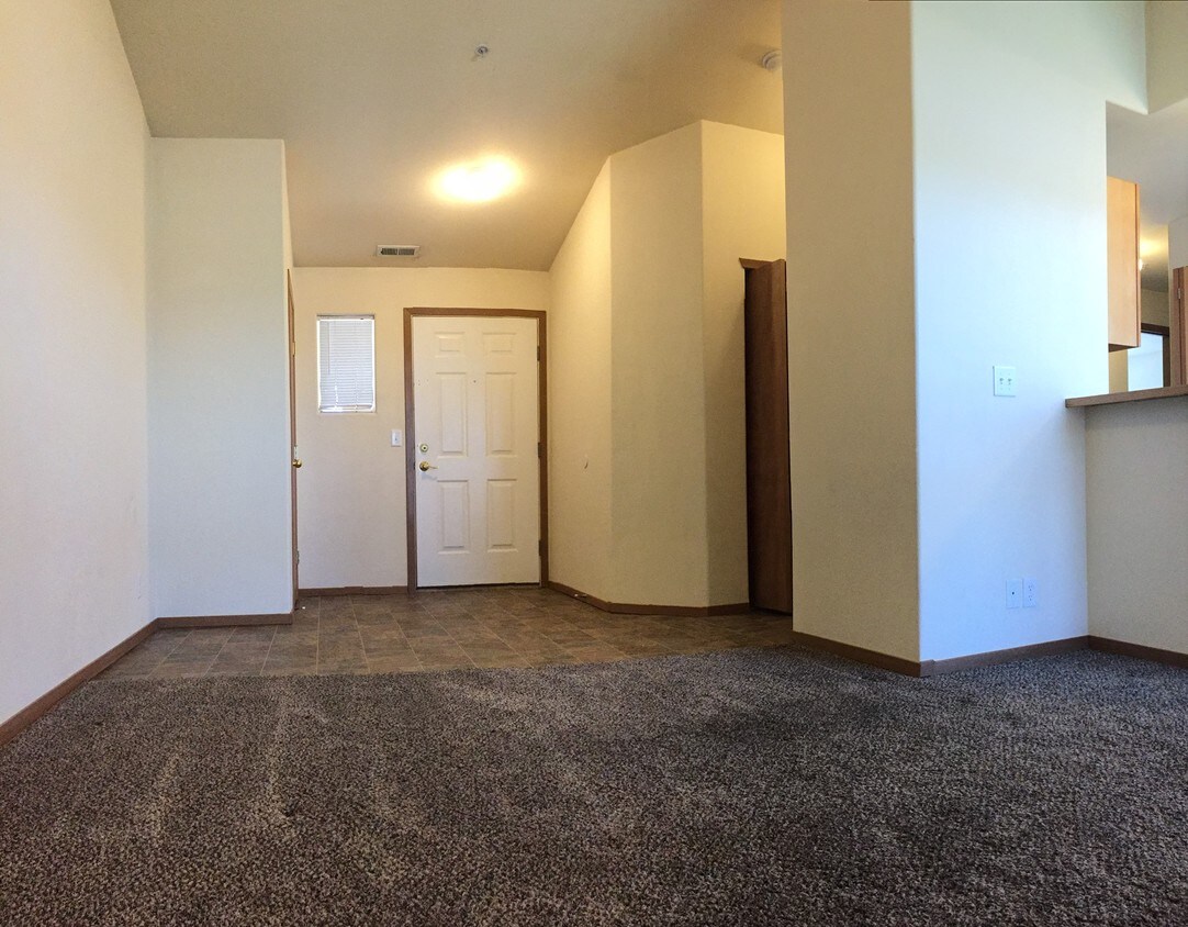 vaulted ceiling-entrance - 6305 Chapel Hill Blvd