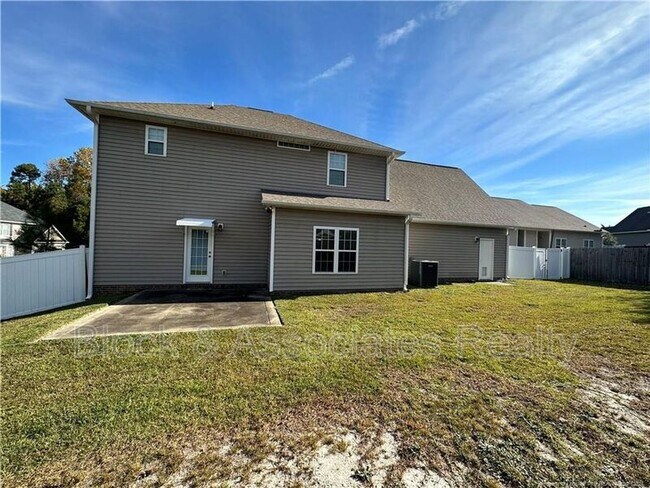 Foto del edificio - 71 Germantown Rd