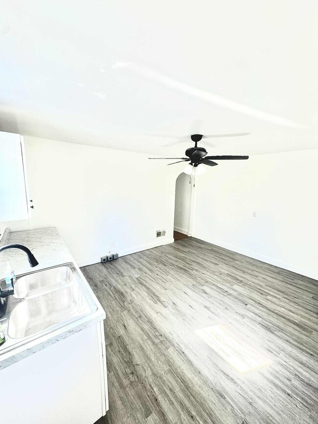 Building Photo - 212 S Chestnut St