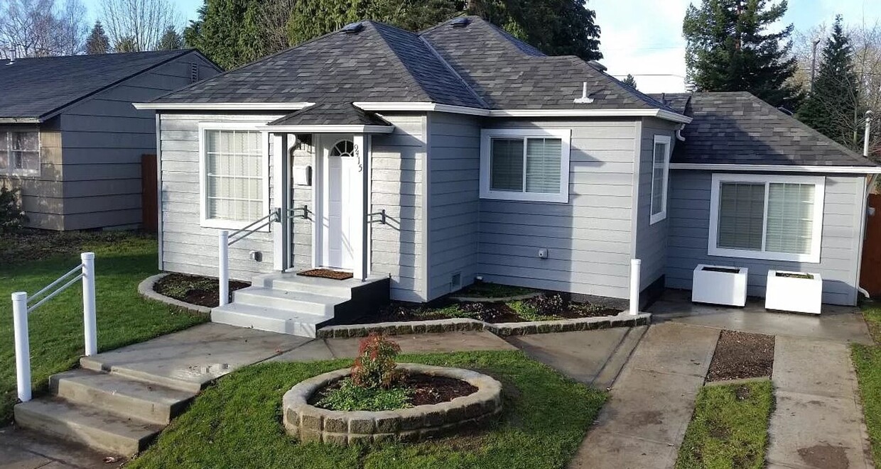 Primary Photo - Cozy St. Johns Bungalow