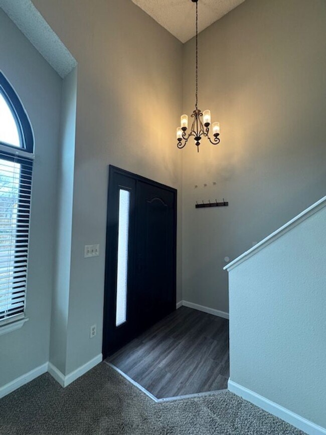 Foto del edificio - REMODELED 3BD HOME in CONSTITUTION HILLS - Security Deposit Waiver Available