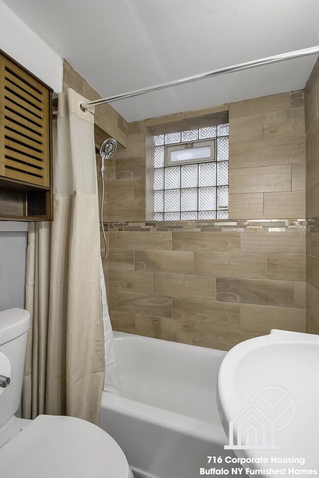 Building Photo - Furnished 2-Bedroom Apartment Minutes from Highmark Stadium