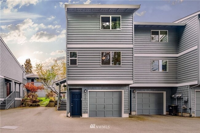 Beautifully Remodeled 2 bed/1.5 Bath Townh... - Beautifully Remodeled 2 bed/1.5 Bath Townh... House