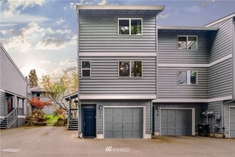 Building Photo - 916 N 165th St