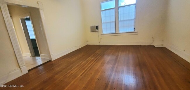 Building Photo - 2137 Oak St