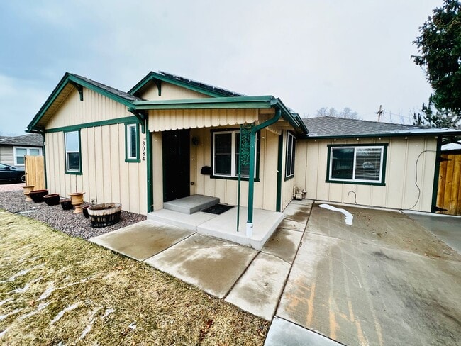 UNIVERSITY HILLS, CHARMING RANCH HOME, UPDATES THROUGHOUT, 3 BED, LARGE YARD, DECK AND PERGOLA . - UNIVERSITY HILLS, CHARMING RANCH HOME, UPDATES THROUGHOUT, 3 BED, LARGE YARD, DECK AND PERGOLA .