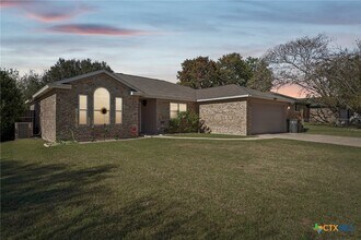 Building Photo - 2009 Starlight Dr