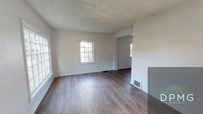 Building Photo - 314 E Hillsdale St