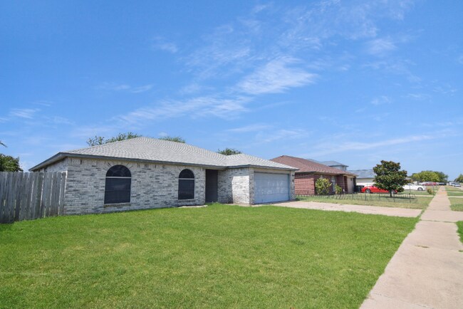 Building Photo - 1806 Basalt Dr