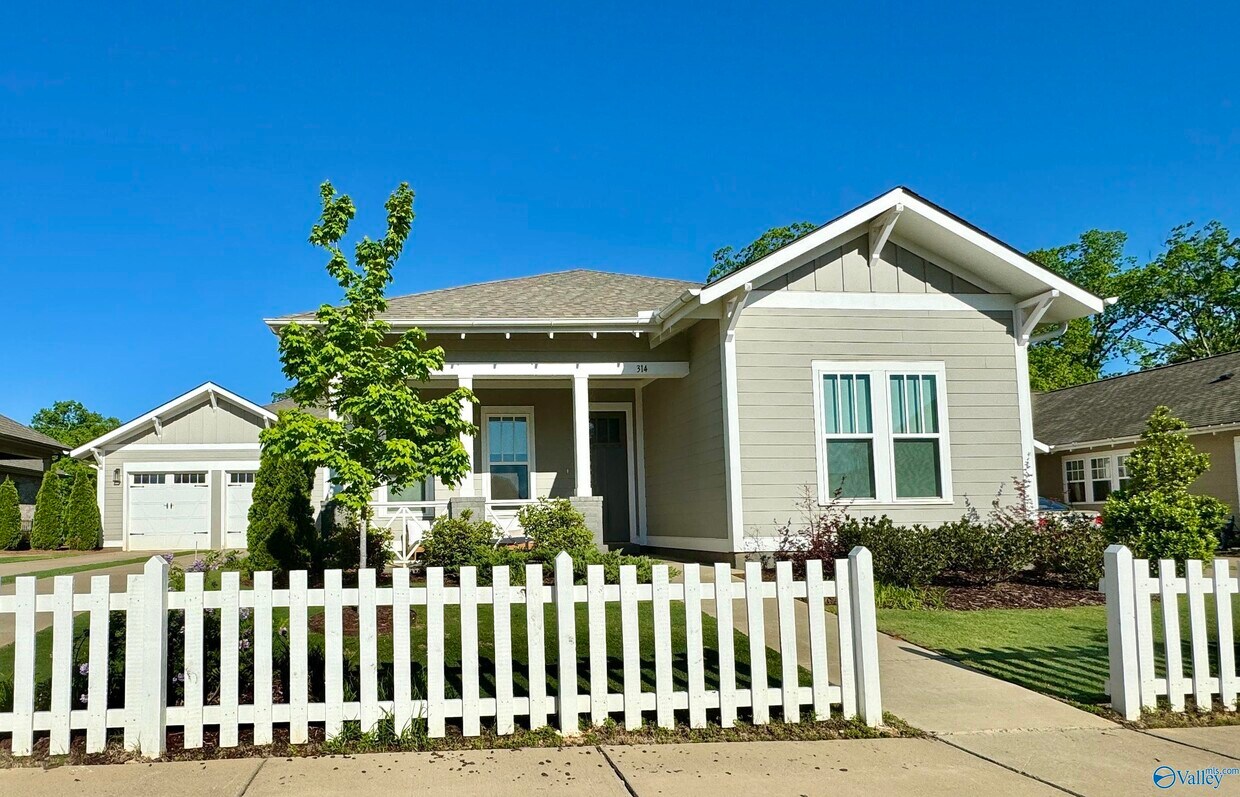Primary Photo - 314 Clift Home Pl Dr