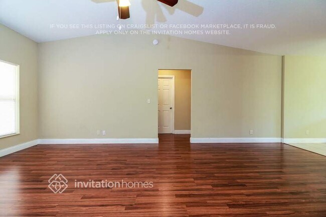 Building Photo - 5646 Lincoln Cir E