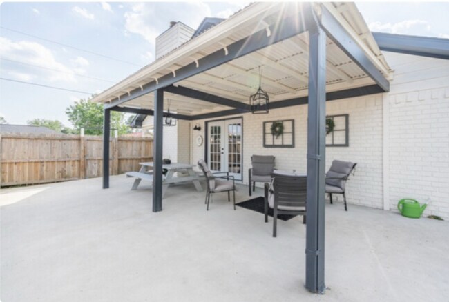 Building Photo - 908 Churchfield Dr