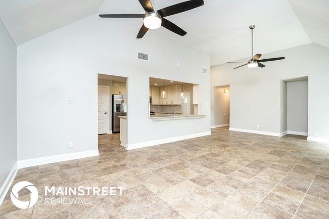 Building Photo - 15619 Fern Ridge Dr
