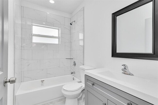 Foto del edificio - 2360 NW 14th St