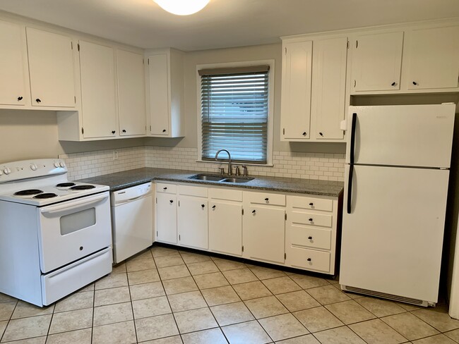 Building Photo - 1411 Ardee Ave