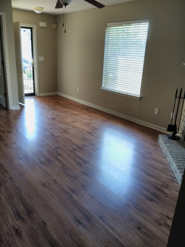 Foto del edificio - 1507 Pemberton Ln