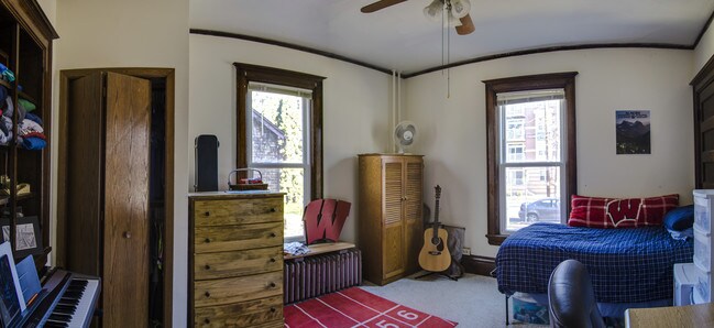 Foto del edificio - 112 S Mills St