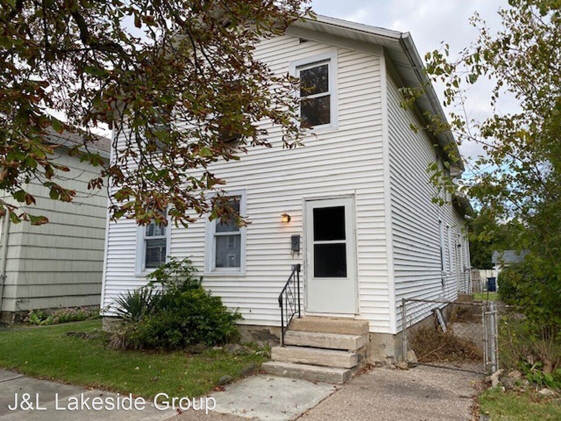 Foto principal - 3 br, 2 bath House - 529 E. MADISON ST